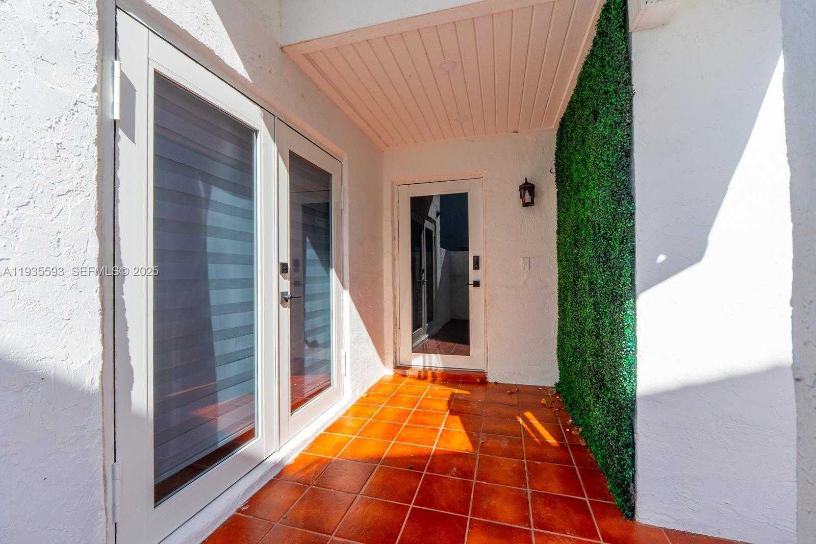 Small Image of 17302 NORTH WEST 63RD PL, Hialeah Number 14