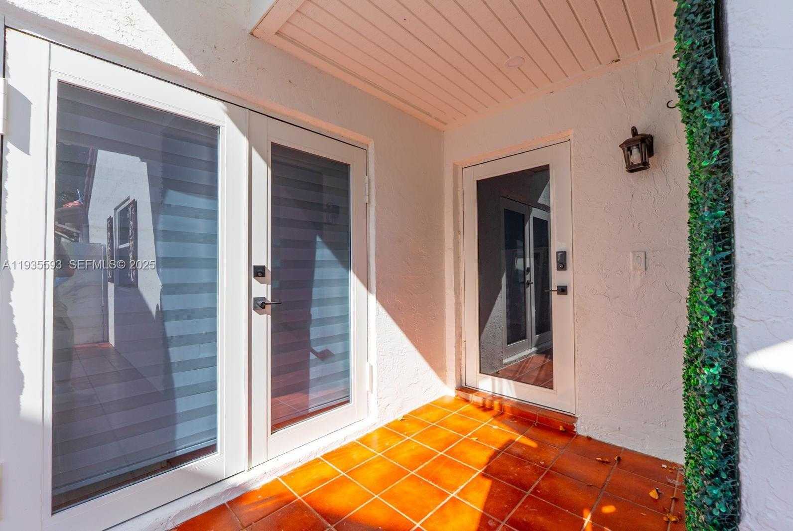 Small Image of 17302 NORTH WEST 63RD PL, Hialeah Number 15