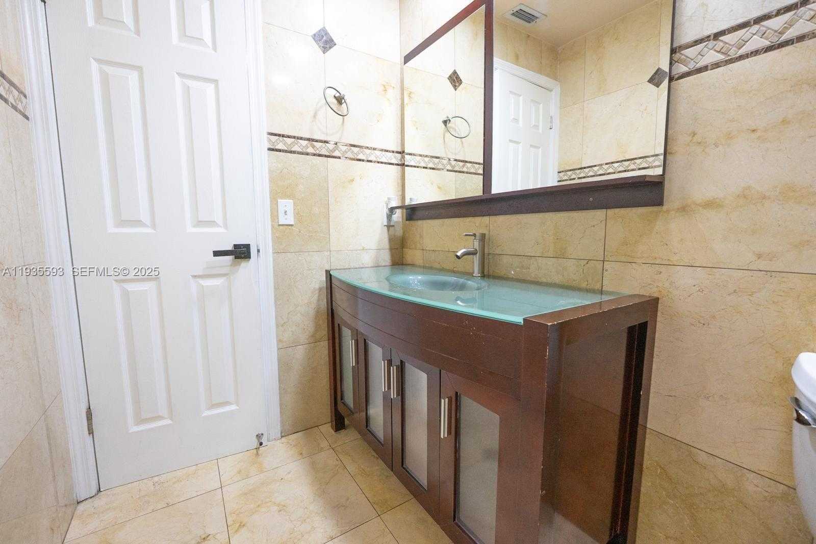 Small Image of 17302 NORTH WEST 63RD PL, Hialeah Number 16