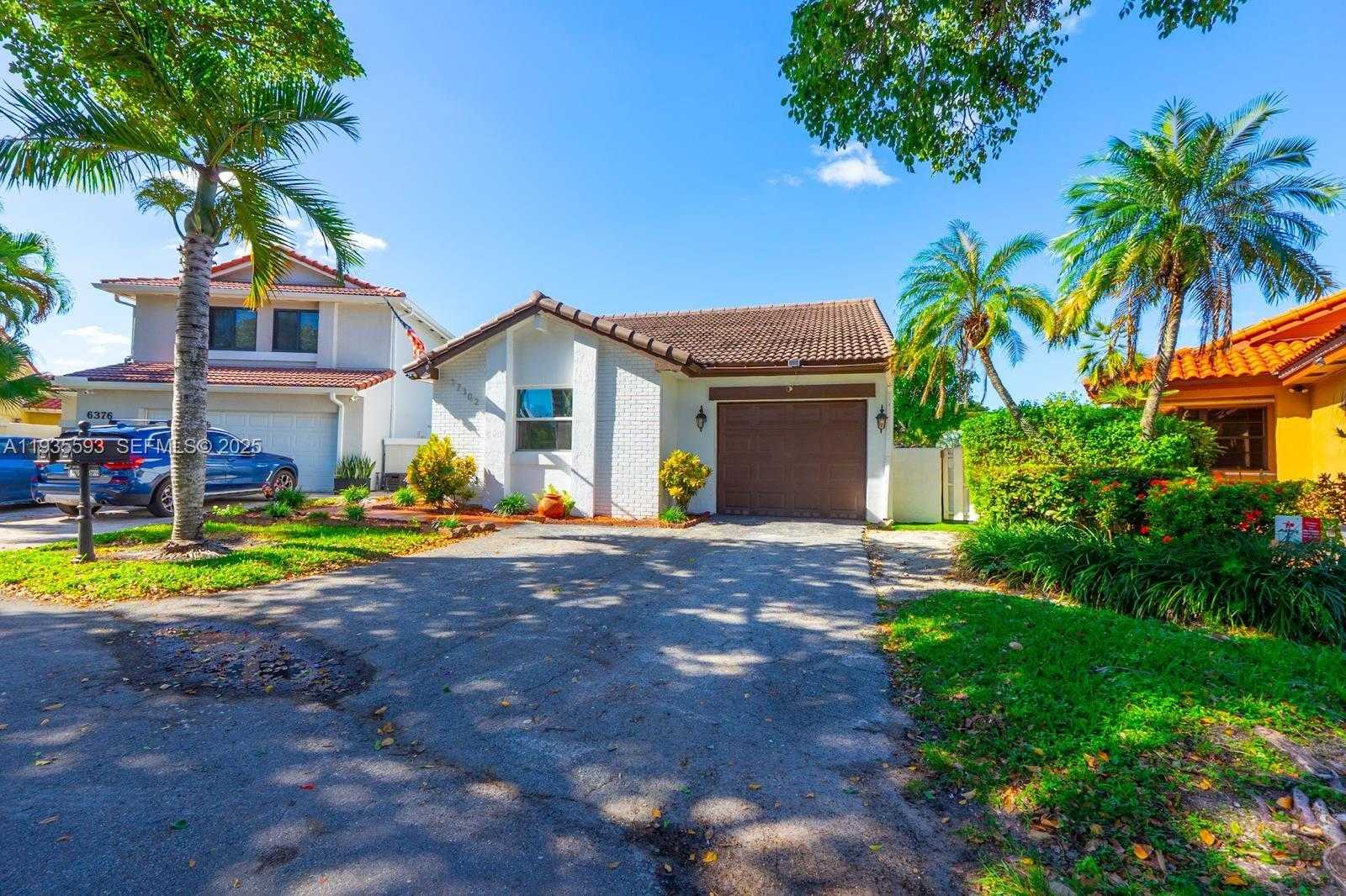 Small Image of 17302 NORTH WEST 63RD PL, Hialeah Number 2