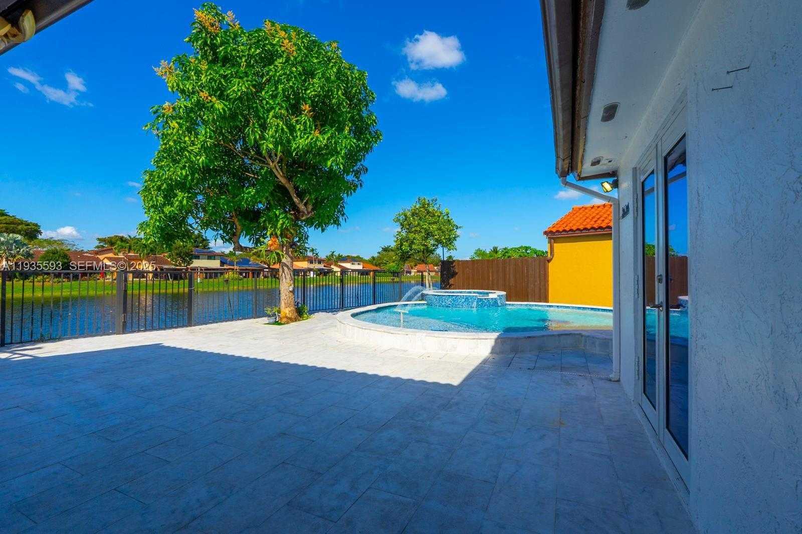 Small Image of 17302 NORTH WEST 63RD PL, Hialeah Number 25