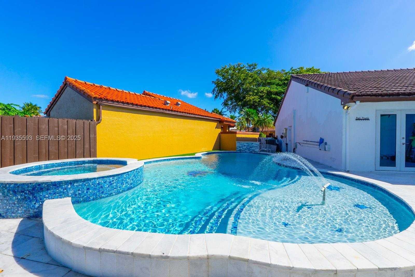 Small Image of 17302 NORTH WEST 63RD PL, Hialeah Number 26