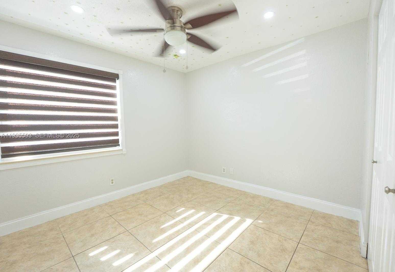 Small Image of 17302 NORTH WEST 63RD PL, Hialeah Number 28