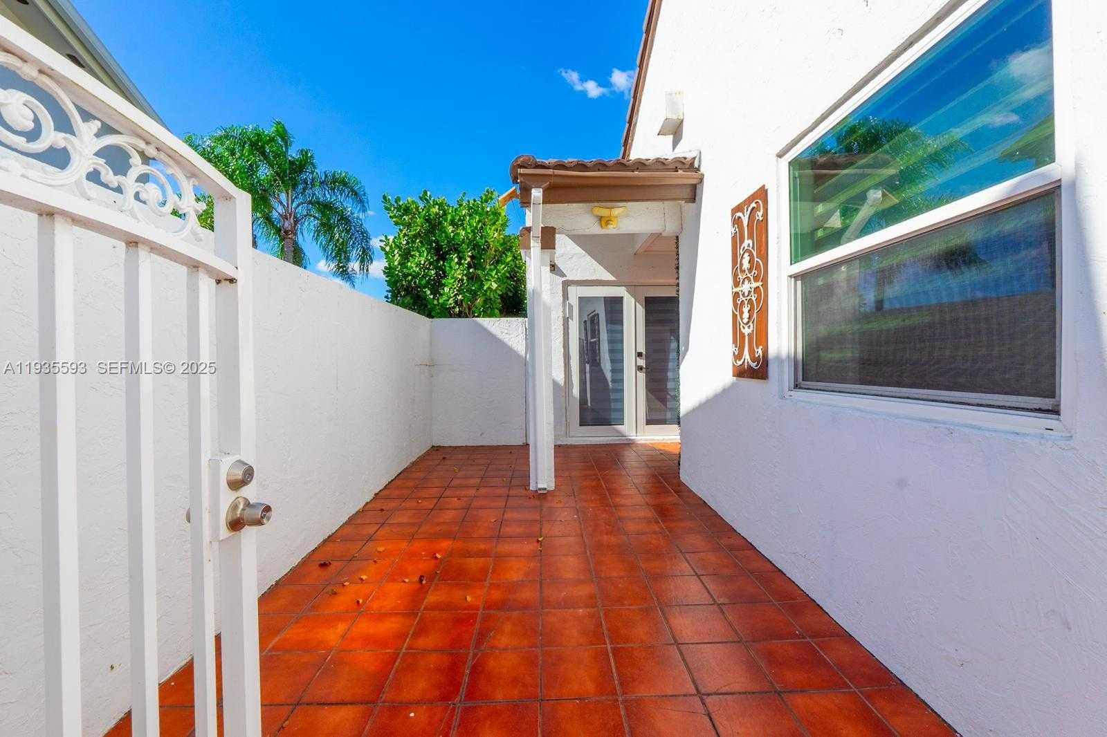 Small Image of 17302 NORTH WEST 63RD PL, Hialeah Number 5