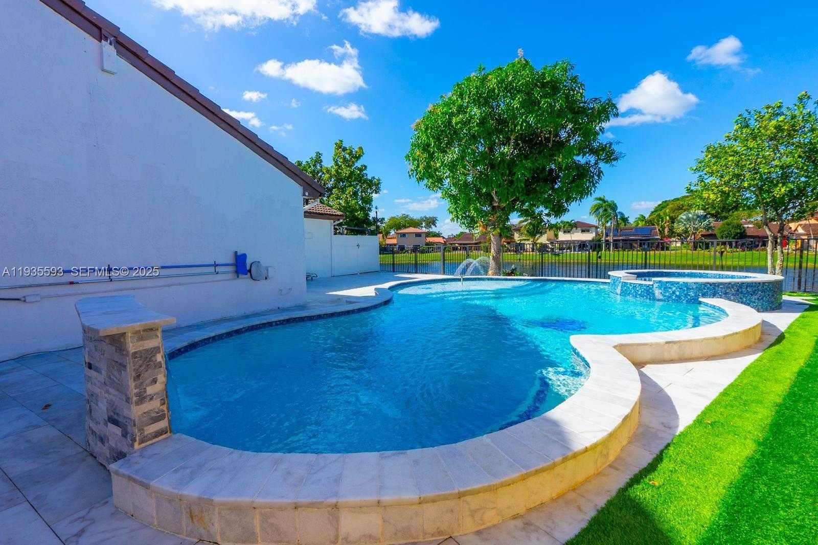 Small Image of 17302 NORTH WEST 63RD PL, Hialeah Number 6