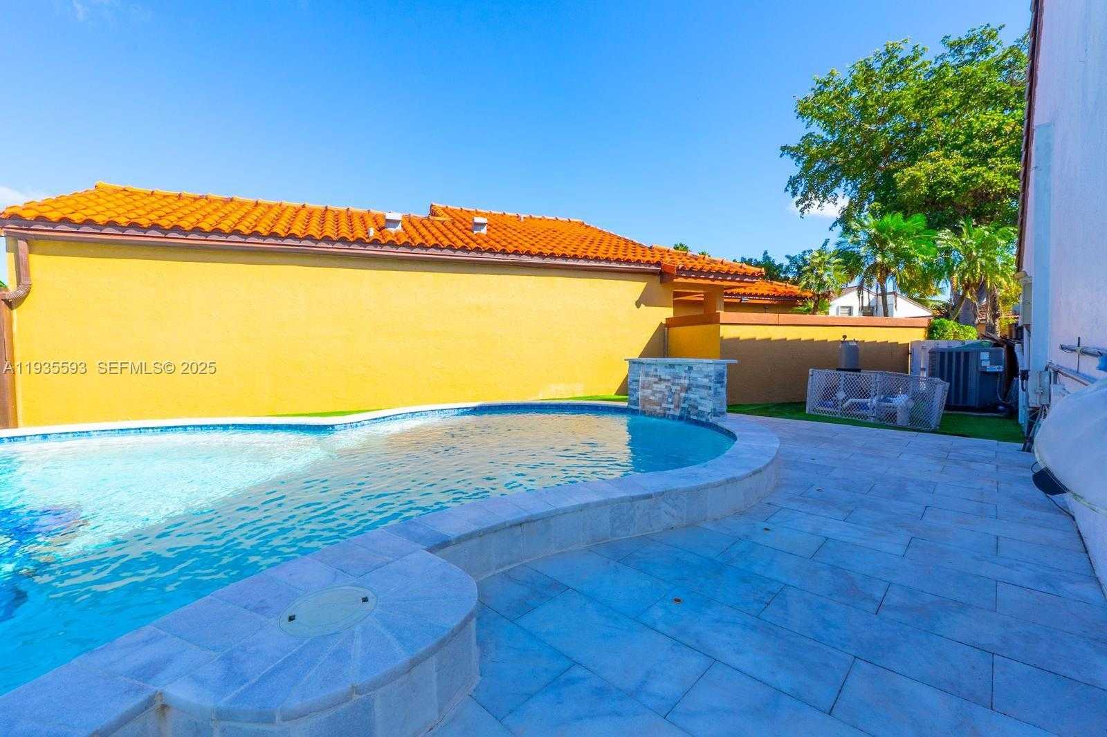 Small Image of 17302 NORTH WEST 63RD PL, Hialeah Number 7