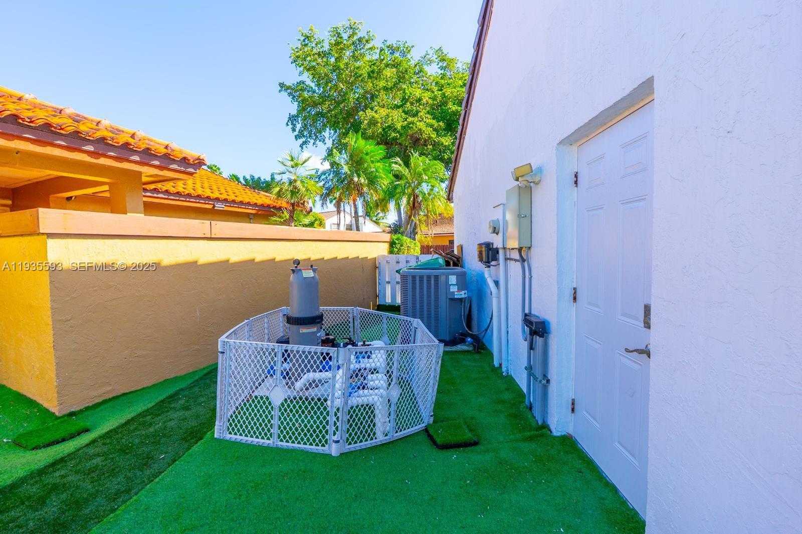 Small Image of 17302 NORTH WEST 63RD PL, Hialeah Number 8