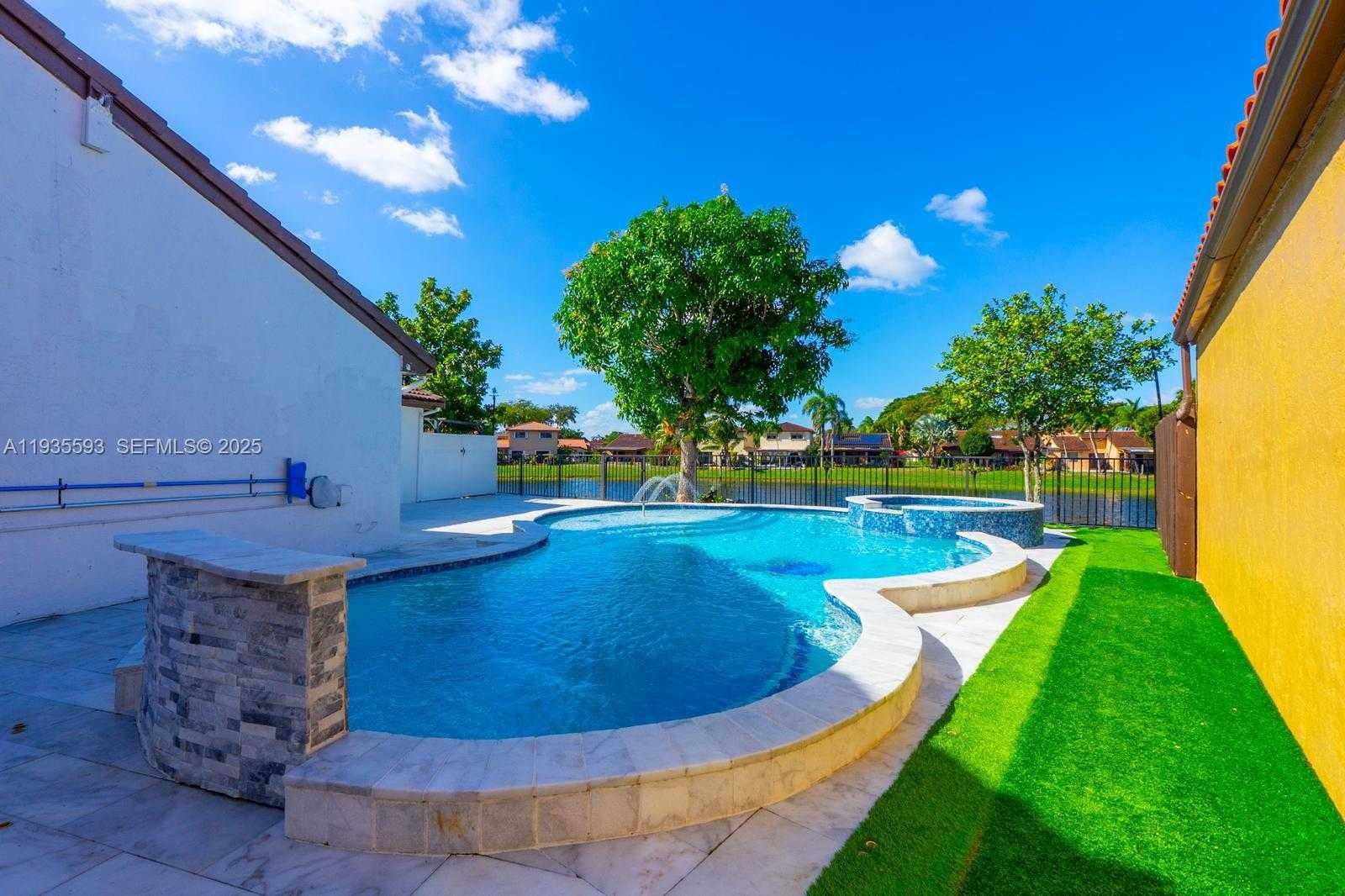 Small Image of 17302 NORTH WEST 63RD PL, Hialeah Number 9