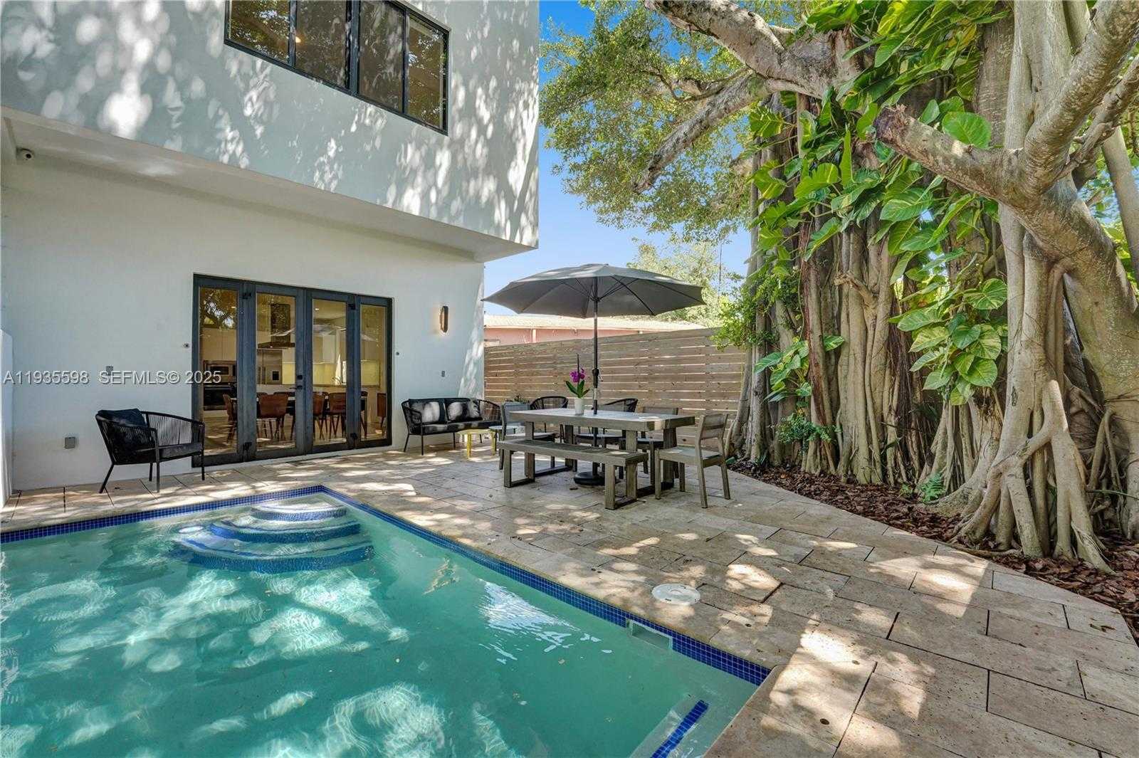 Small Image of 3465 SOUTH WEST 3RD AVE, Miami Number 17