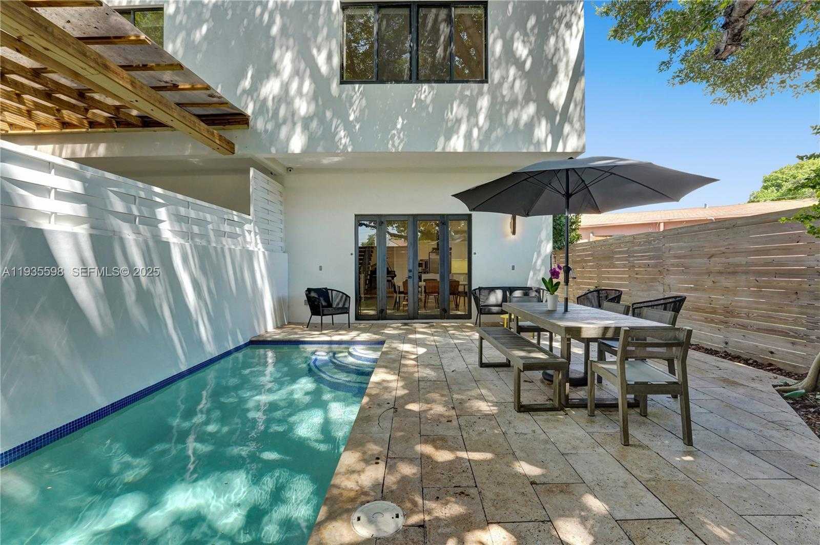 Small Image of 3465 SOUTH WEST 3RD AVE, Miami Number 18