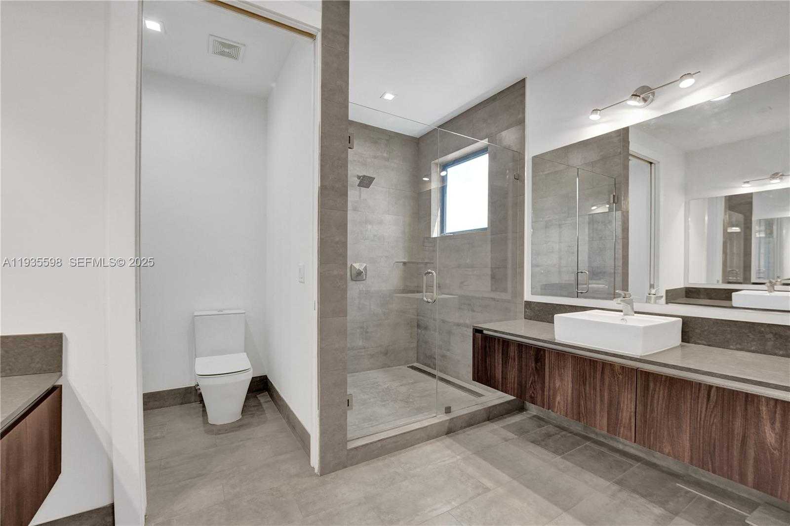 Small Image of 3465 SOUTH WEST 3RD AVE, Miami Number 29