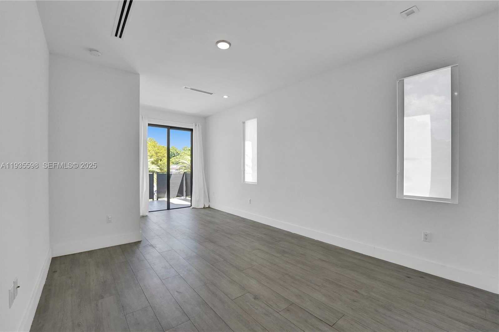 Small Image of 3465 SOUTH WEST 3RD AVE, Miami Number 37