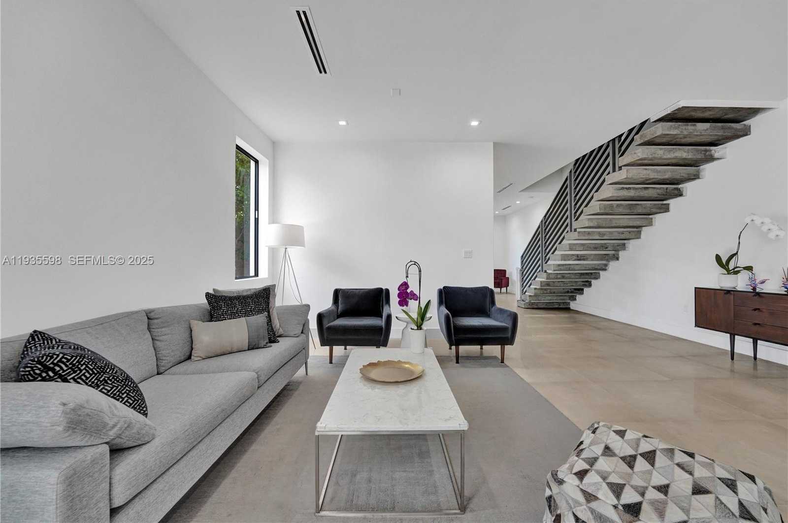 Small Image of 3465 SOUTH WEST 3RD AVE, Miami Number 4