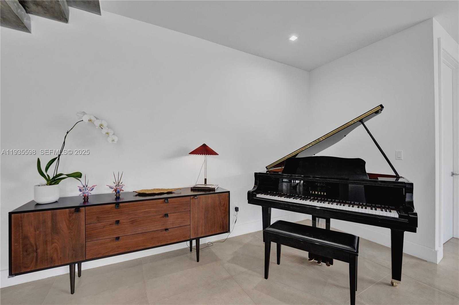 Small Image of 3465 SOUTH WEST 3RD AVE, Miami Number 6