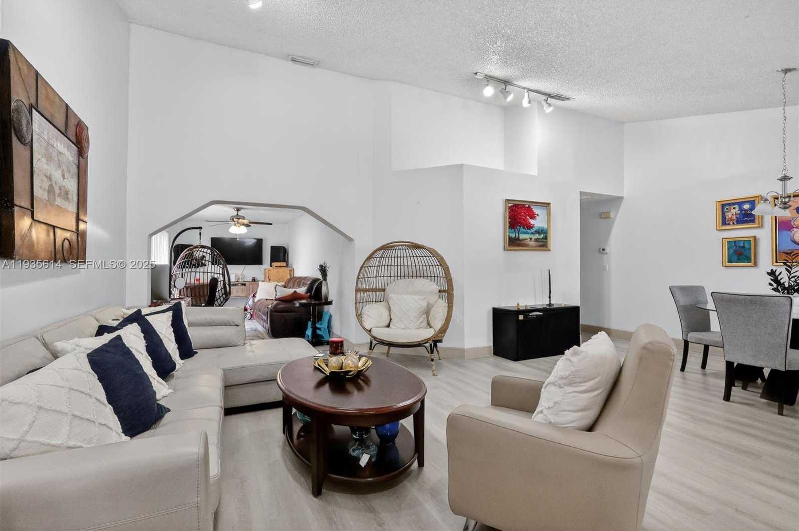 Small Image of 5571 NORTH WEST 188TH ST, Miami Gardens Number 7