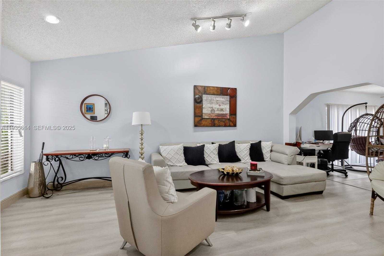 Small Image of 5571 NORTH WEST 188TH ST, Miami Gardens Number 8