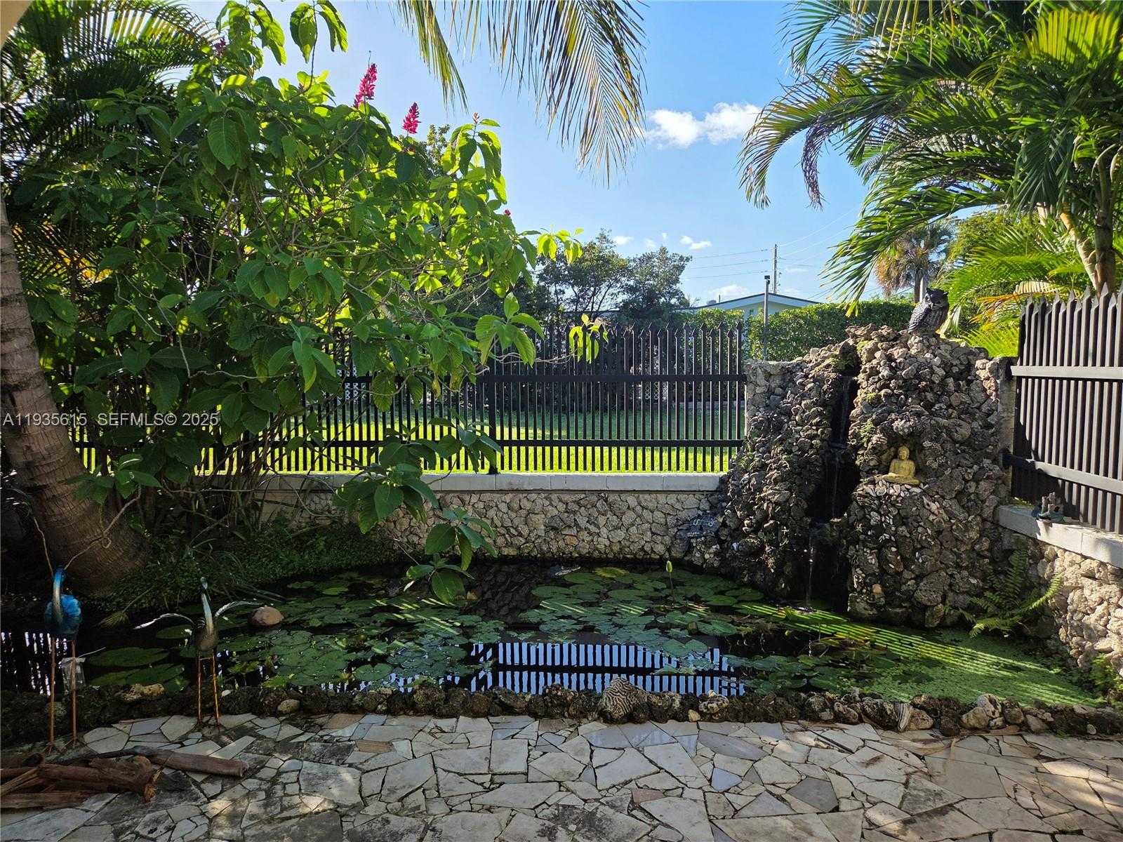 Small Image of 301 SOUTH WEST 5TH ST, Hallandale Beach Number 3