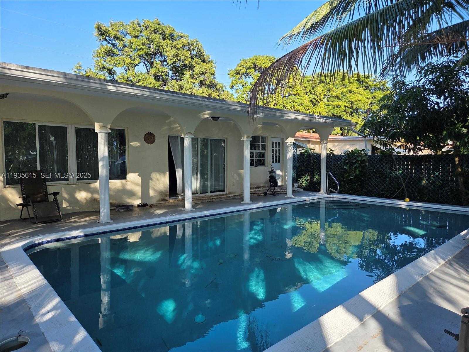 Small Image of 301 SOUTH WEST 5TH ST, Hallandale Beach Number 7