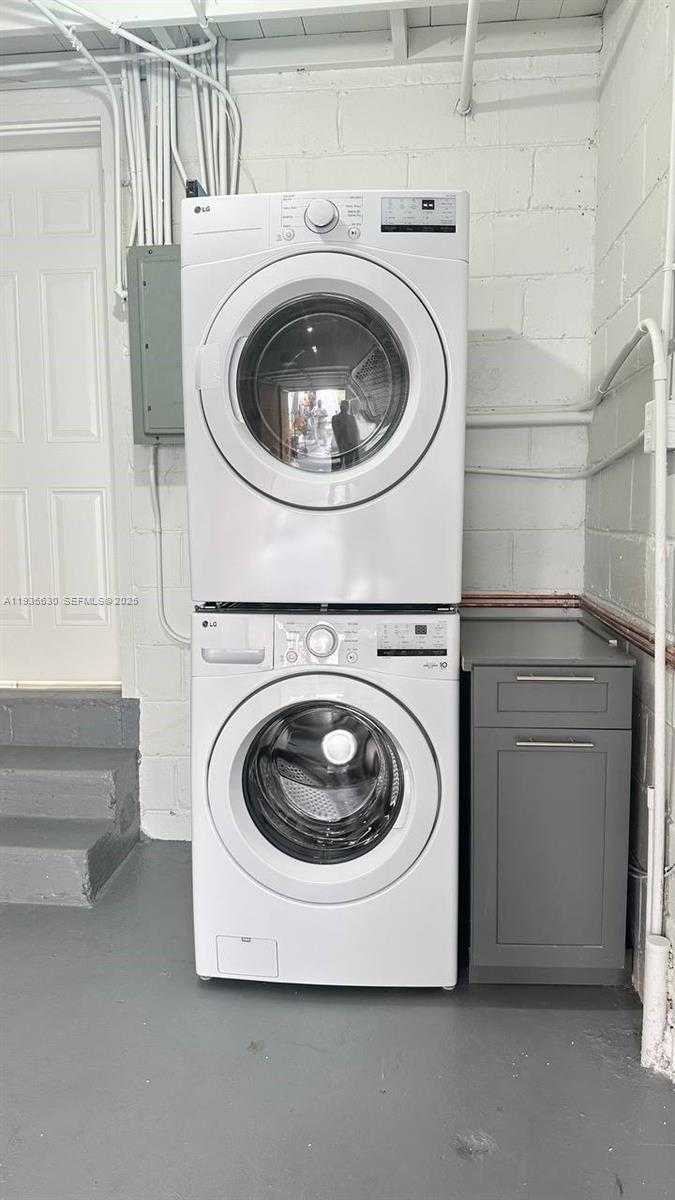 Small Image of 1824 SOUTH WEST 24TH ST, Miami Number 32