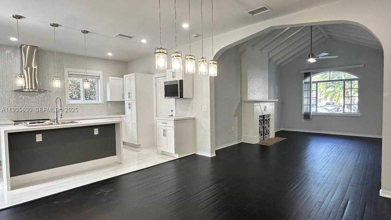 Small Image of 1824 SOUTH WEST 24TH ST, Miami Number 4