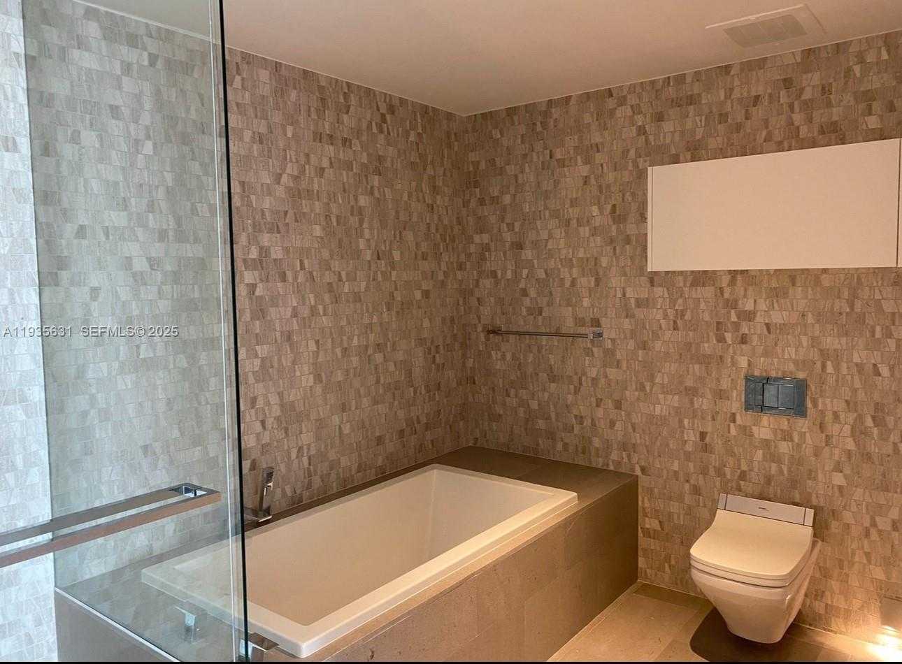 Small Image of 68 SOUTH EAST 6TH ST #2904, Miami Number 12