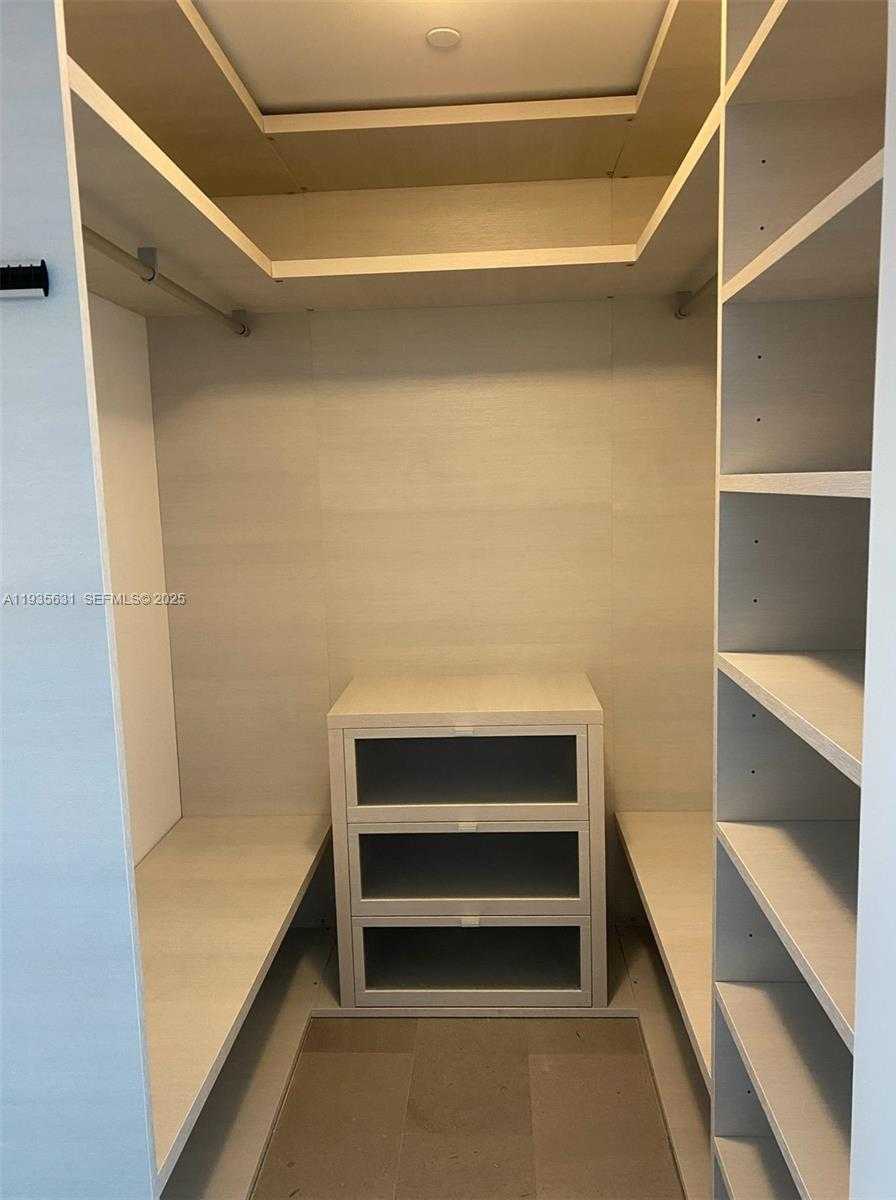 Small Image of 68 SOUTH EAST 6TH ST #2904, Miami Number 13