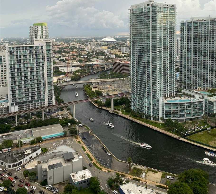 Small Image of 68 SOUTH EAST 6TH ST #2904, Miami Number 3