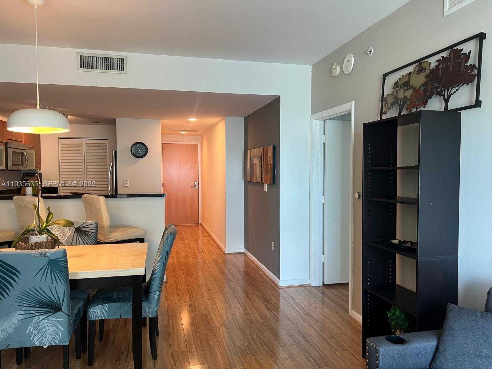 Small Image of 244 BISCAYNE BLVD #1904, Miami Number 21