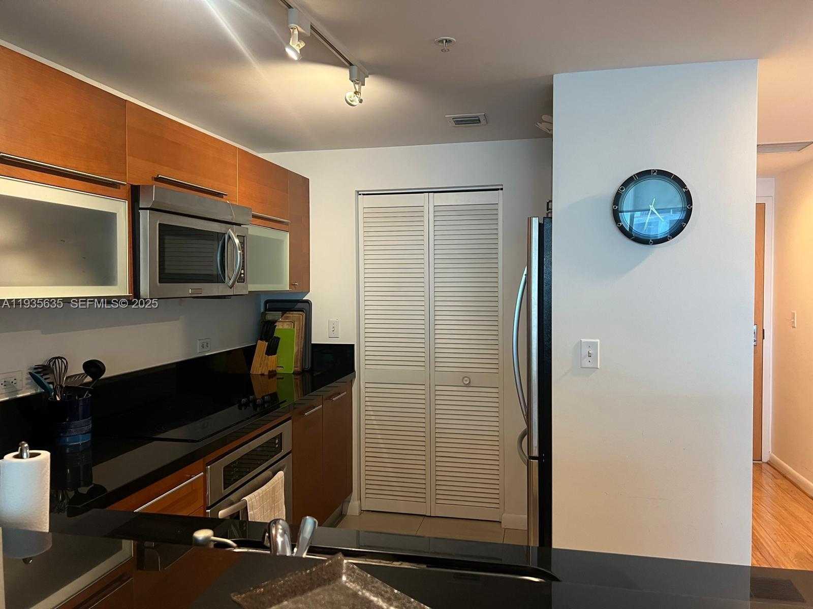 Small Image of 244 BISCAYNE BLVD #1904, Miami Number 3