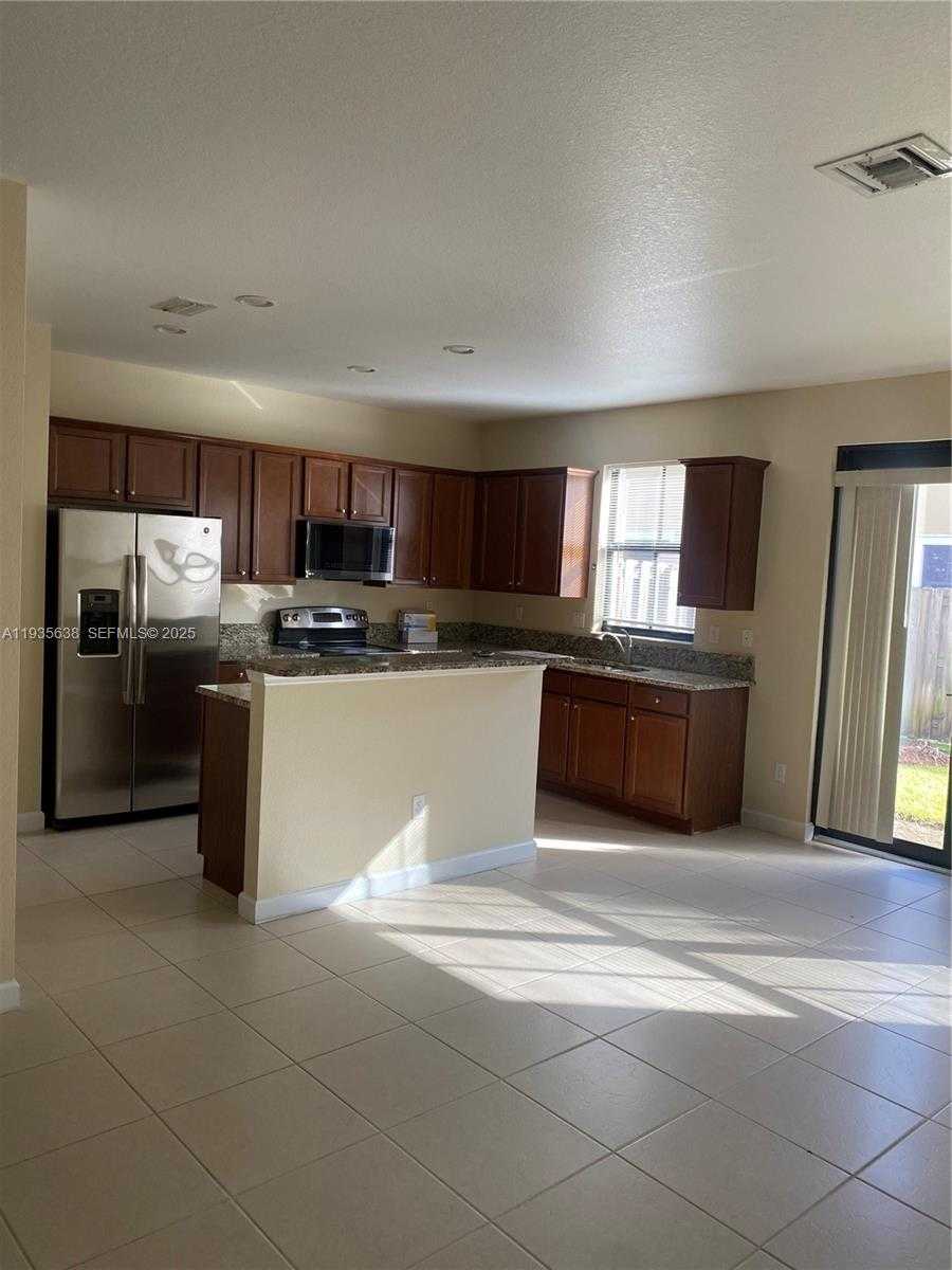 Small Image of 9614 WATERVIEW WAY #9614, Parkland Number 2