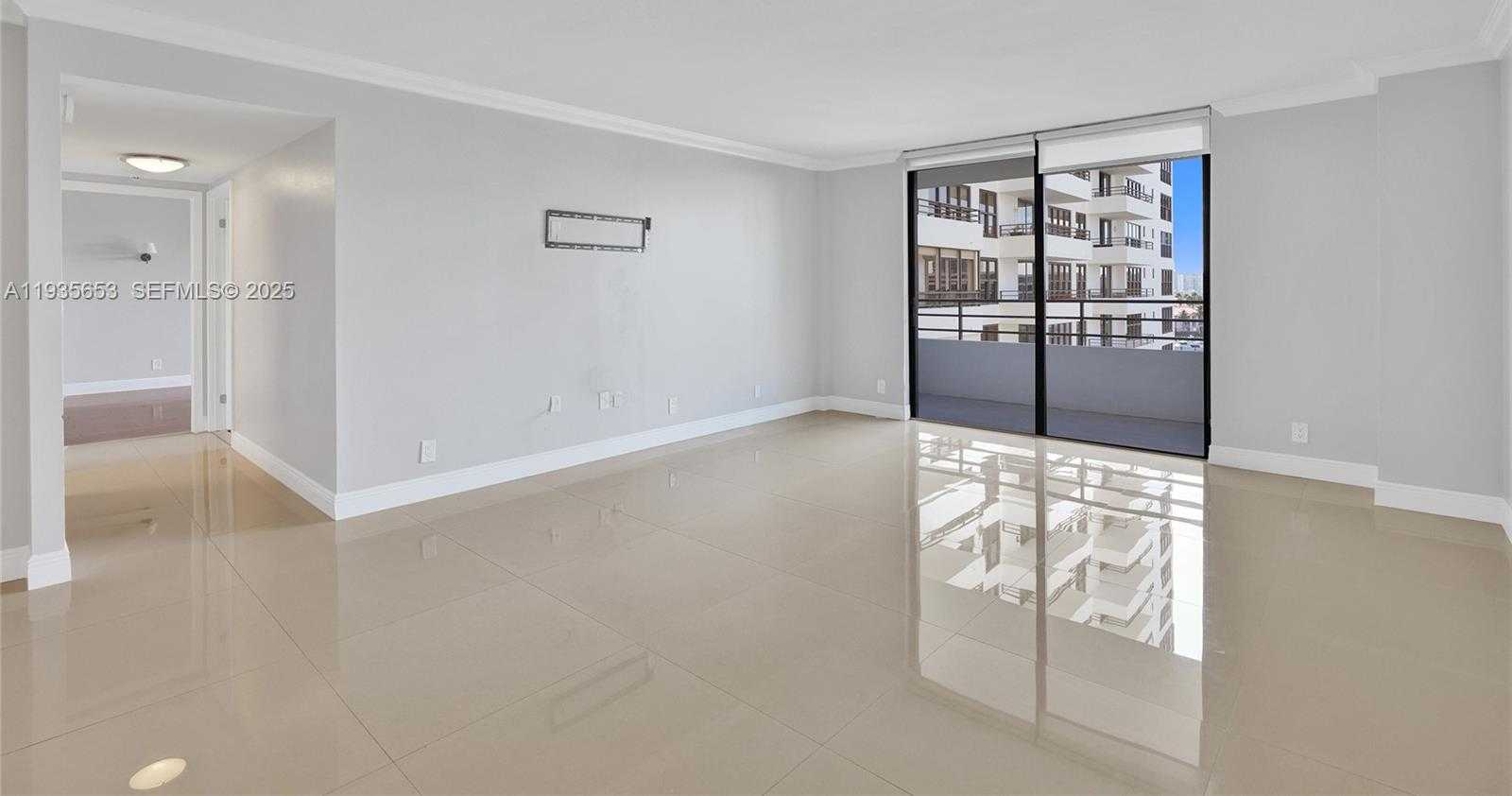 Small Image of 2500 PARKVIEW DR #917, Hallandale Beach Number 11