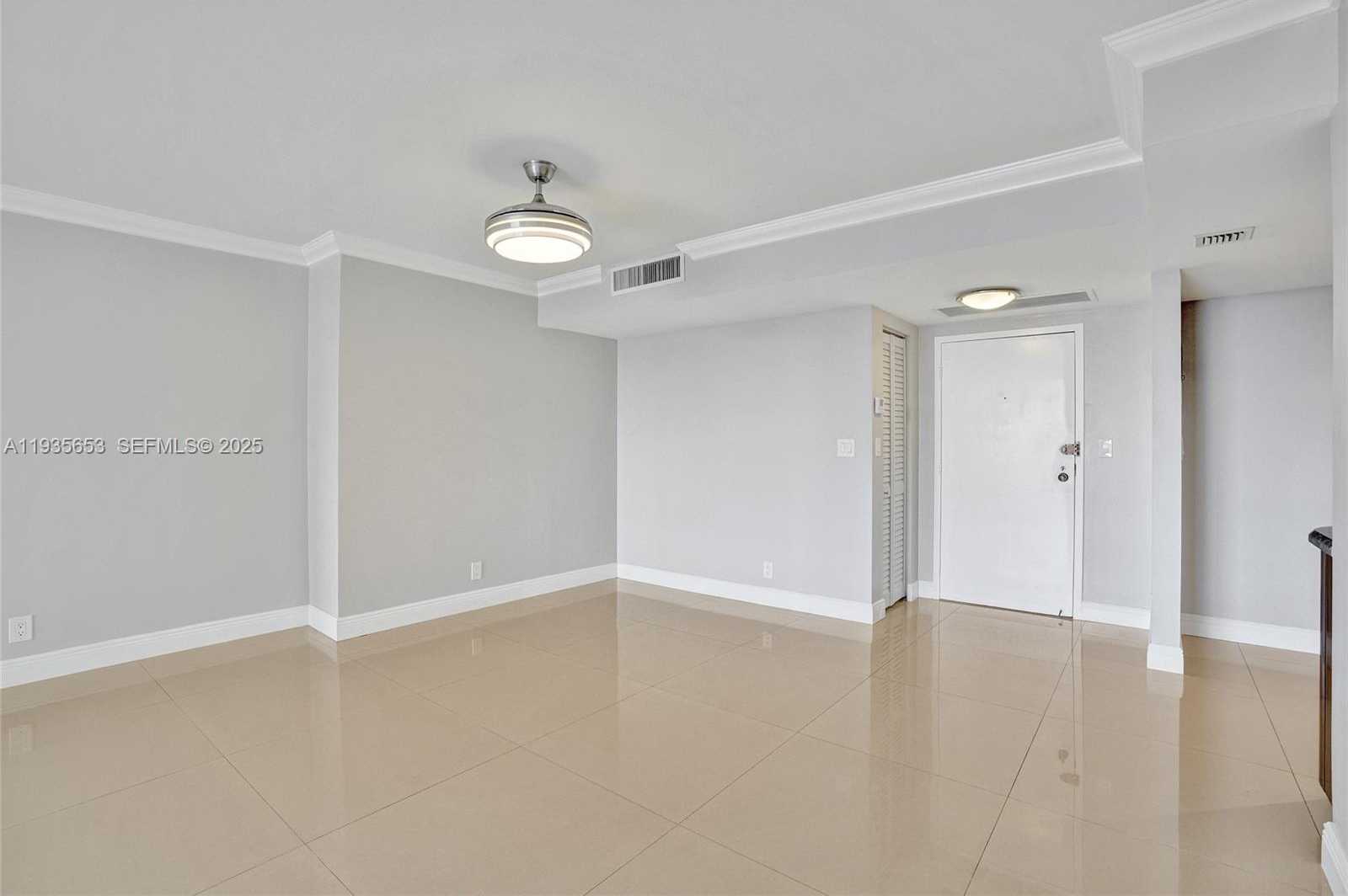 Small Image of 2500 PARKVIEW DR #917, Hallandale Beach Number 12