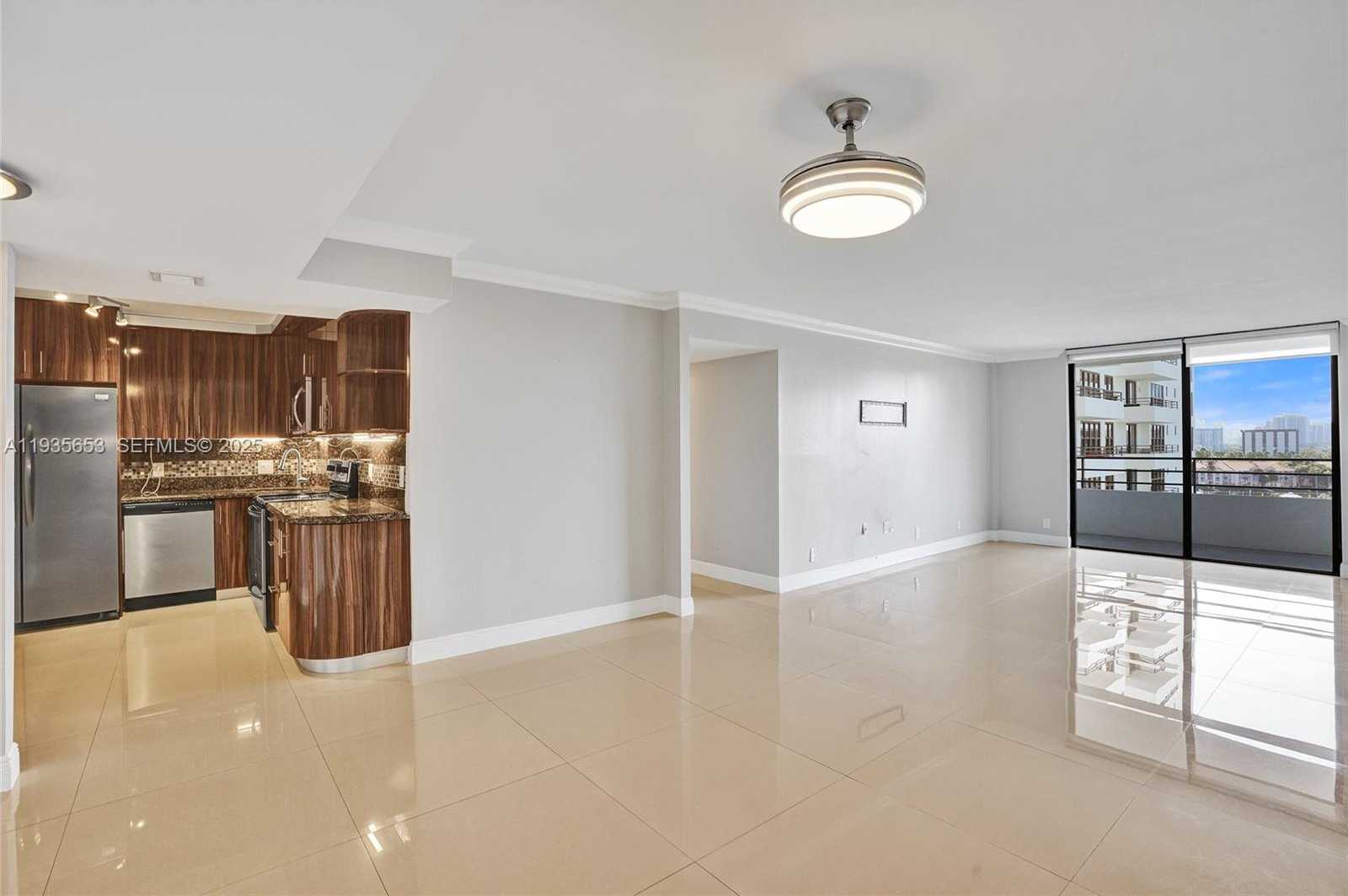Small Image of 2500 PARKVIEW DR #917, Hallandale Beach Number 13