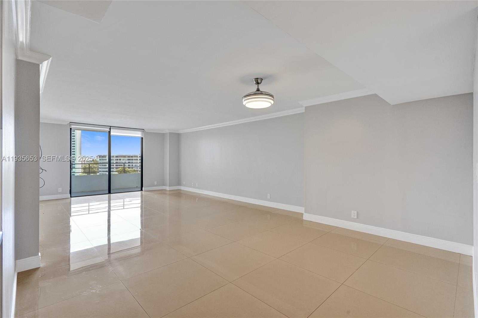 Small Image of 2500 PARKVIEW DR #917, Hallandale Beach Number 14