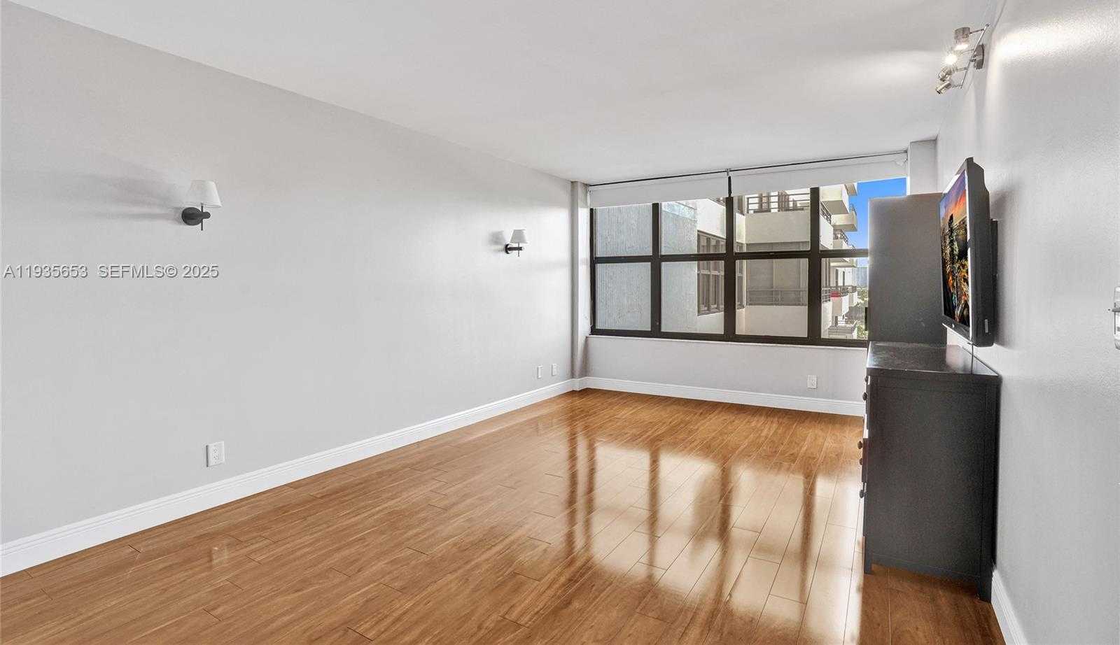 Small Image of 2500 PARKVIEW DR #917, Hallandale Beach Number 15