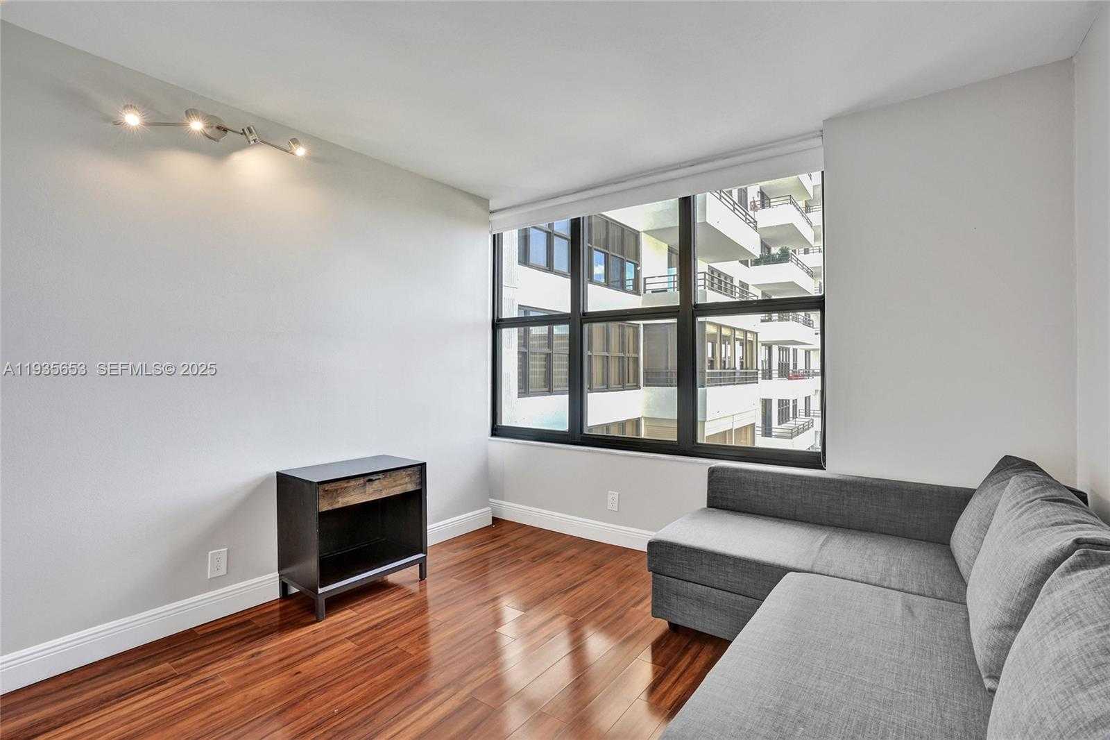 Small Image of 2500 PARKVIEW DR #917, Hallandale Beach Number 19