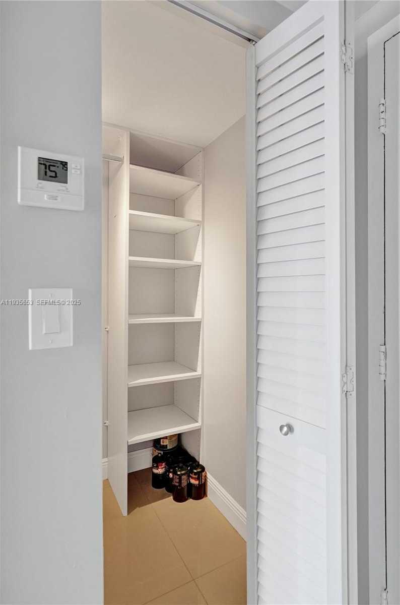 Small Image of 2500 PARKVIEW DR #917, Hallandale Beach Number 21