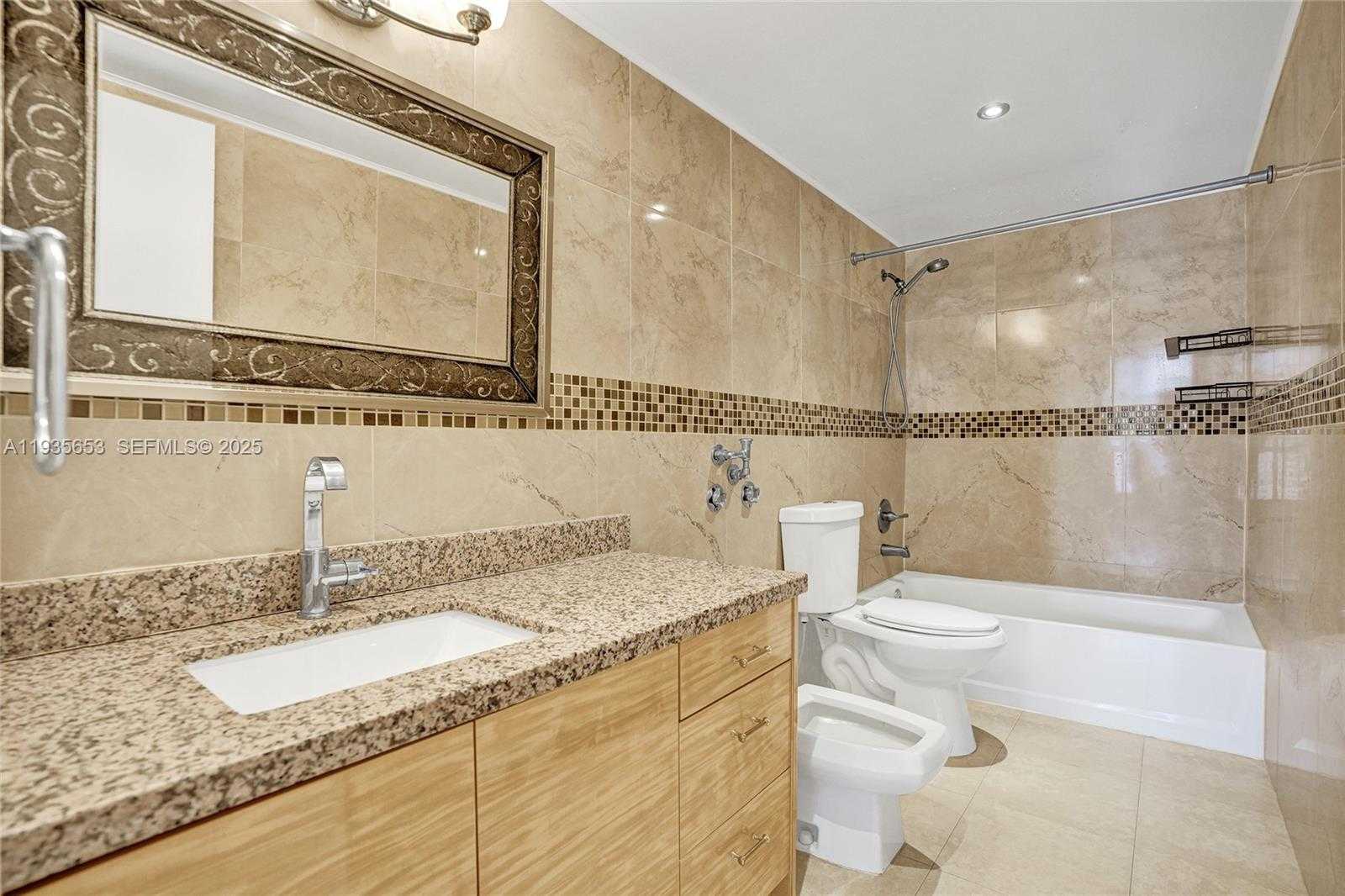 Small Image of 2500 PARKVIEW DR #917, Hallandale Beach Number 23