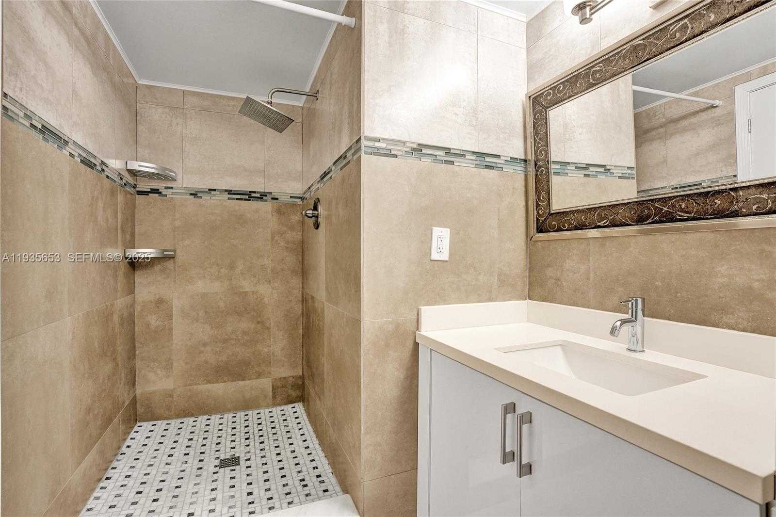 Small Image of 2500 PARKVIEW DR #917, Hallandale Beach Number 26