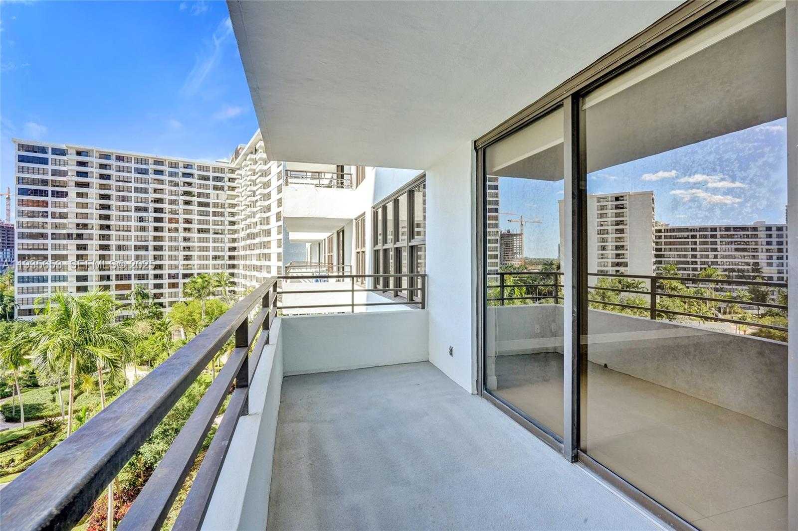 Small Image of 2500 PARKVIEW DR #917, Hallandale Beach Number 30