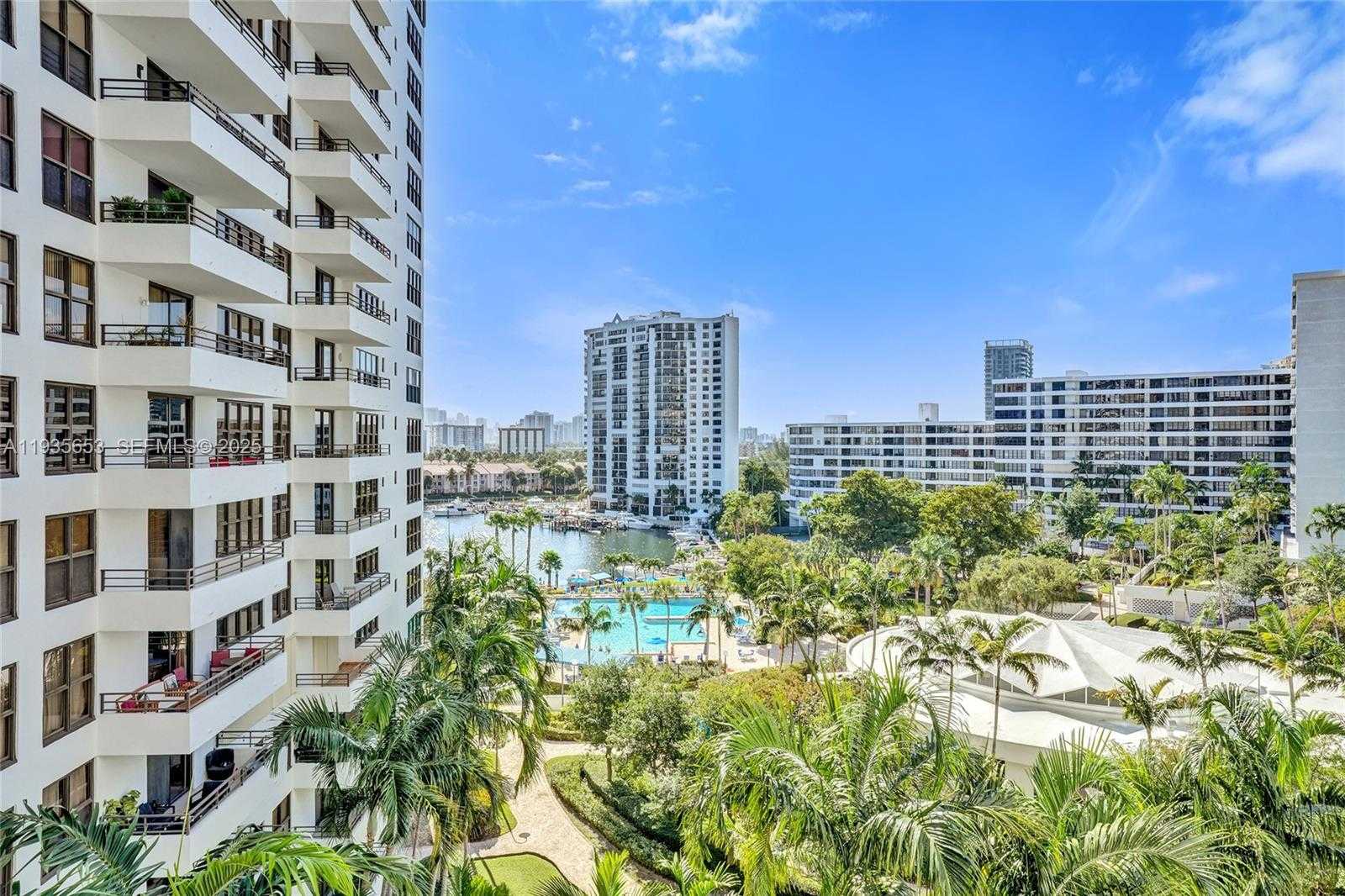 Small Image of 2500 PARKVIEW DR #917, Hallandale Beach Number 32