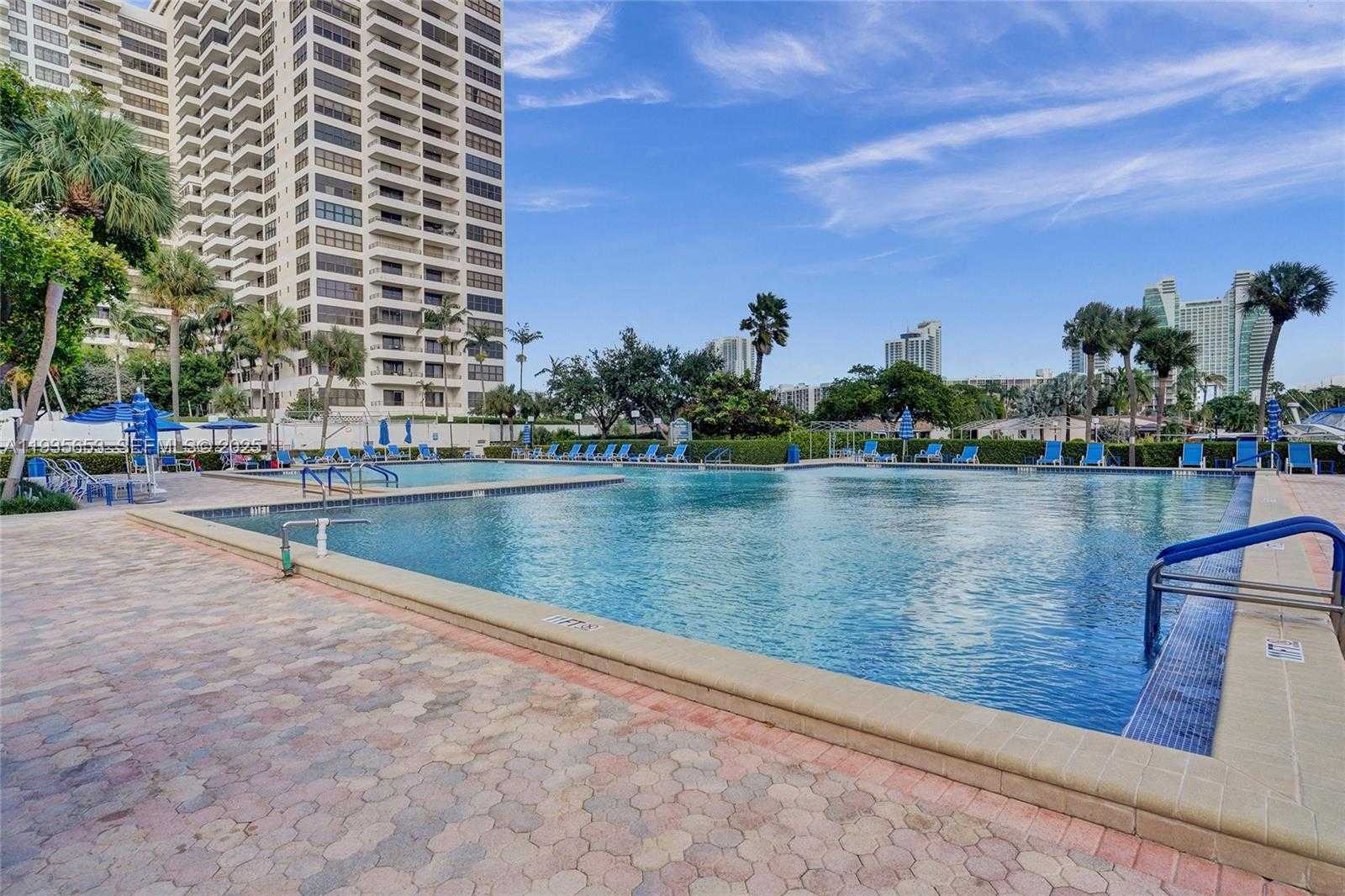 Small Image of 2500 PARKVIEW DR #917, Hallandale Beach Number 37