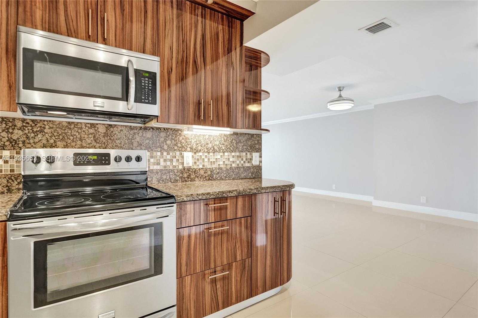 Small Image of 2500 PARKVIEW DR #917, Hallandale Beach Number 7