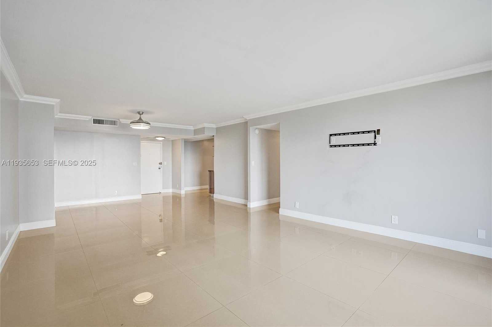 Small Image of 2500 PARKVIEW DR #917, Hallandale Beach Number 9