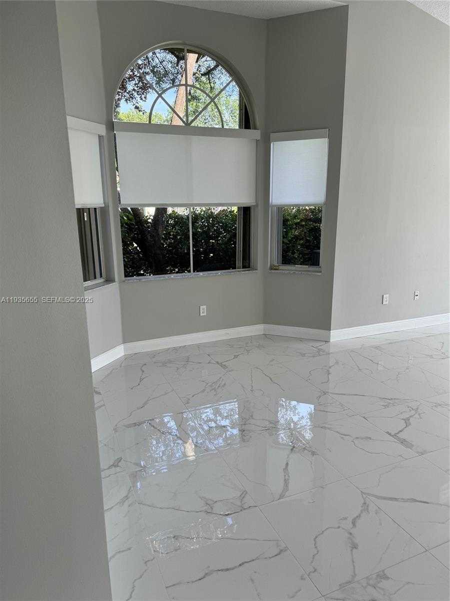 Small Image of 652 WEST PALM AIRE DR #652, Pompano Beach Number 11