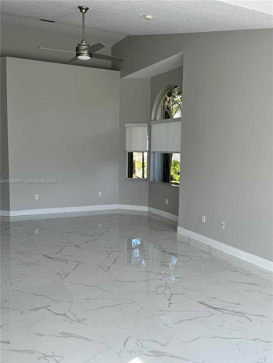 Small Image of 652 WEST PALM AIRE DR #652, Pompano Beach Number 12
