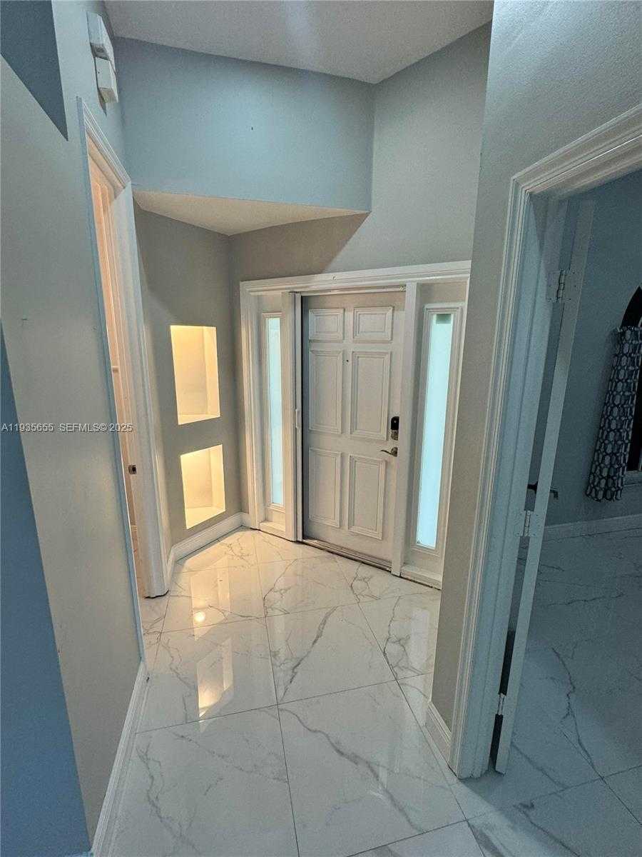 Small Image of 652 WEST PALM AIRE DR #652, Pompano Beach Number 7