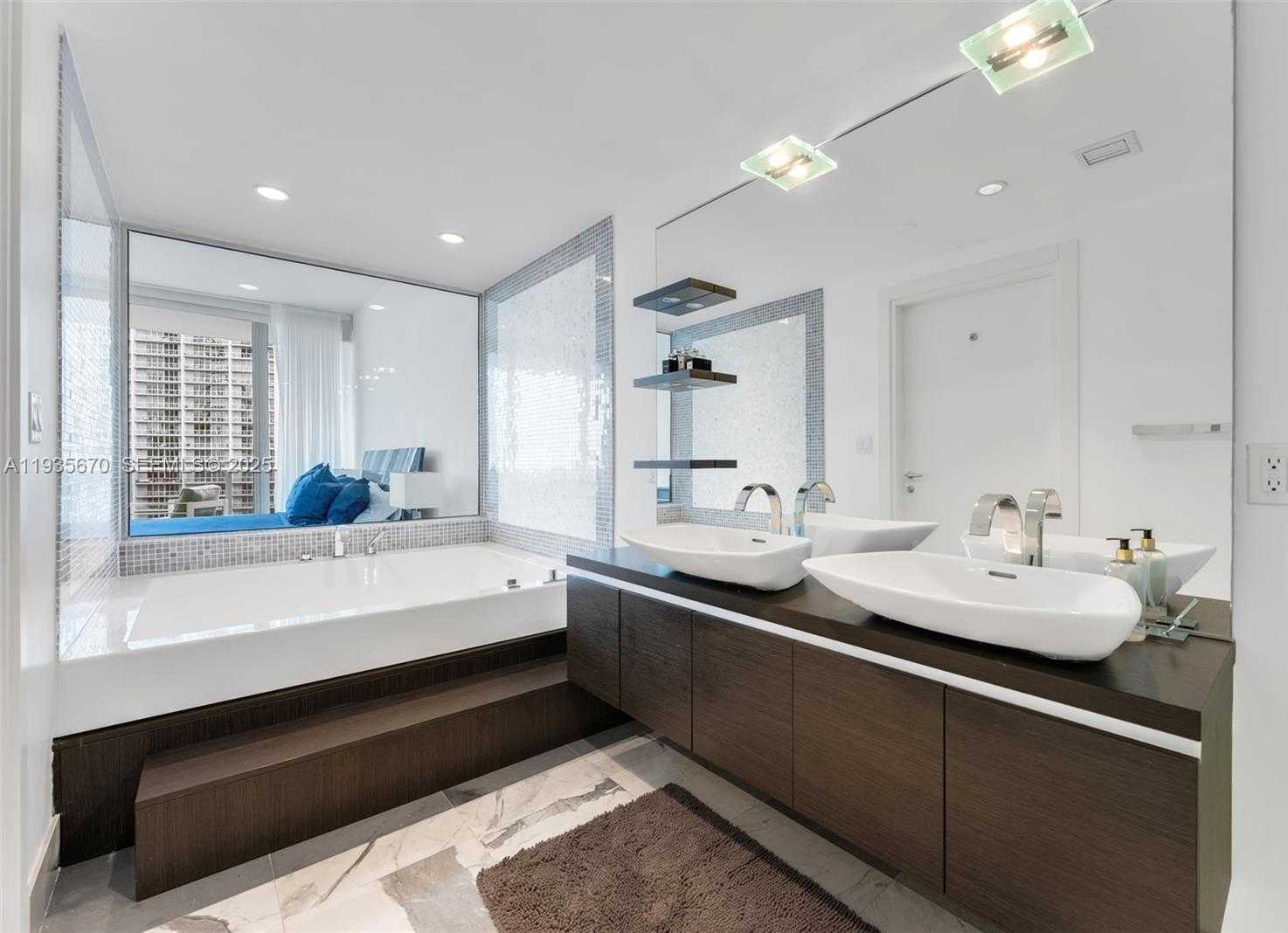 Small Image of 200 BISCAYNE BOULEVARD WAY #4408, Miami Number 10