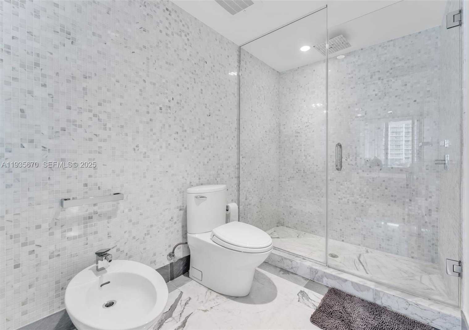 Small Image of 200 BISCAYNE BOULEVARD WAY #4408, Miami Number 11