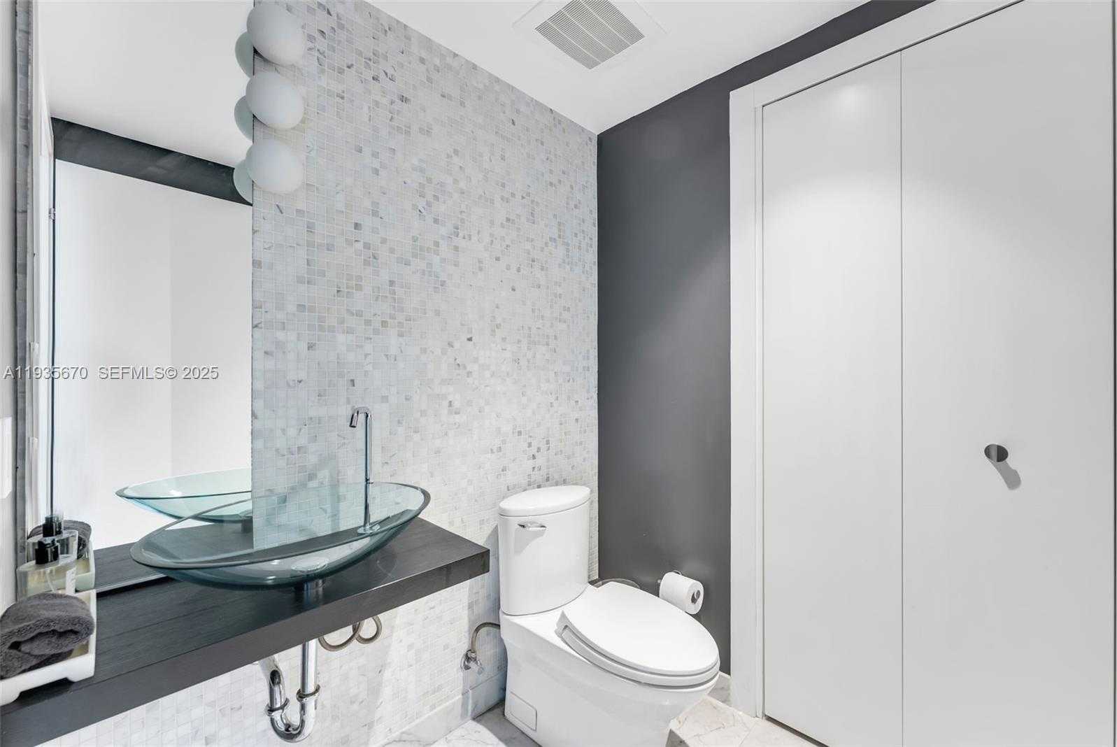 Small Image of 200 BISCAYNE BOULEVARD WAY #4408, Miami Number 16